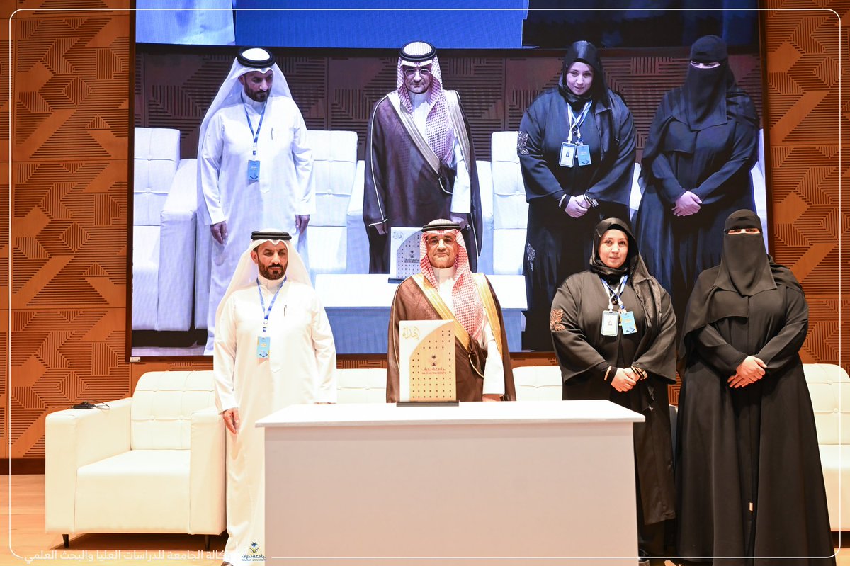 Najran_Univers's tweet photo. وكرّم رئيس #جامعة_نجران أ.د.عبدالرحمن الخضيري الفائزين في مسارات المسابقة ضمن ملتقى آفاق التميز البحثي وتحدياته، تقديرًا لتميّزهم العلمي، وتحفيزًا لاستمرار الإبداع، وترسيخًا لثقافة الإنجاز في البيئة البحثية.
#ملتقى_آفاق_التميز_البحثي https://t.co/5QtTfe2wgC