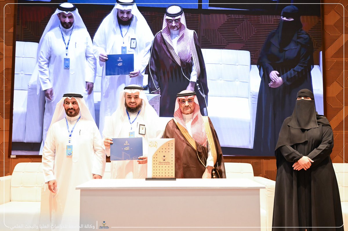 Najran_Univers's tweet photo. وكرّم رئيس #جامعة_نجران أ.د.عبدالرحمن الخضيري الفائزين في مسارات المسابقة ضمن ملتقى آفاق التميز البحثي وتحدياته، تقديرًا لتميّزهم العلمي، وتحفيزًا لاستمرار الإبداع، وترسيخًا لثقافة الإنجاز في البيئة البحثية.
#ملتقى_آفاق_التميز_البحثي https://t.co/5QtTfe2wgC