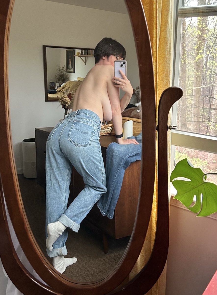 LabiaLibrarian's tweet photo. Doing a little spring closet cleaning https://t.co/oGrVOSzwU0