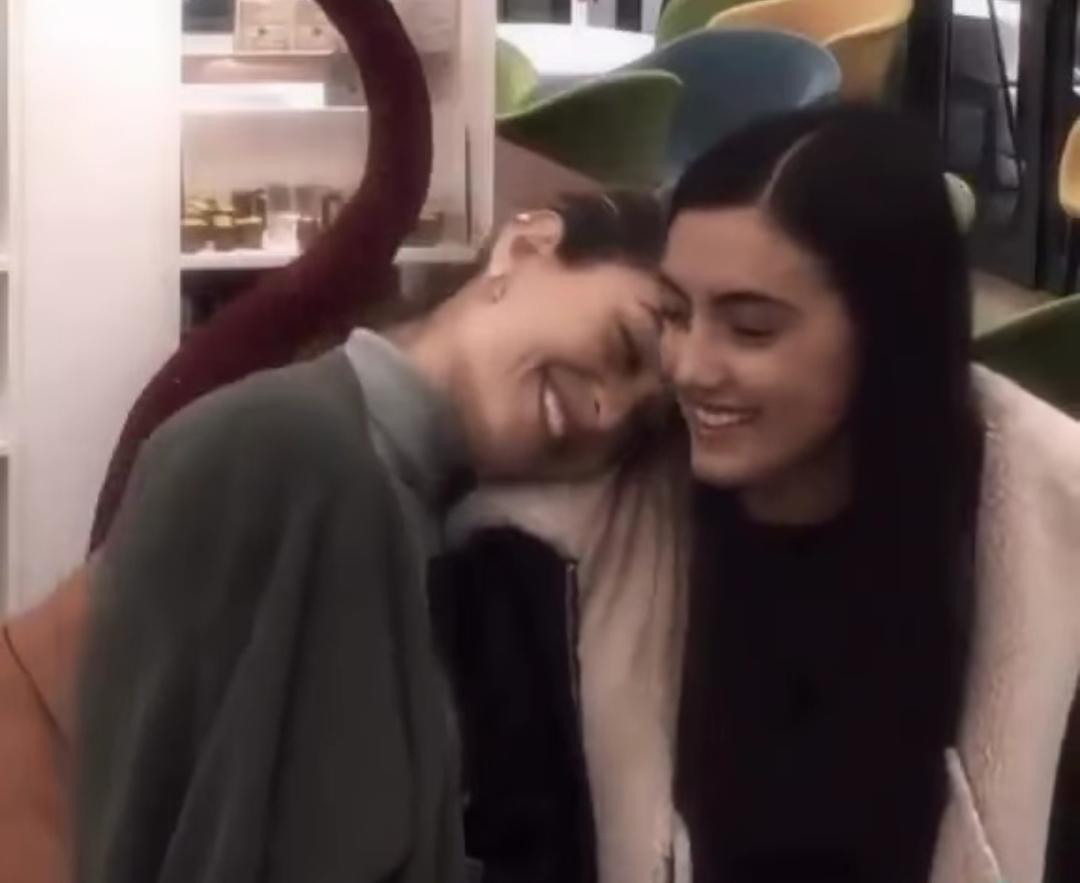 TurkuTurku4057's tweet image. HERKESİN teorisi bir şekilde ispatlandı 😇🤷‍♀️ zaila, zeuchi,zarlet, zenic, zevanni, helevier, carlena 😂 hepsinin bir video, bir görüntü, bir resmî bir dövmesi çıktı ortaya..🤦‍♀️PEKI ya benim ZELENA FENOMENOM.🐅🦄🍾🍾 bizi TESADUFLER BILE kurtaramaz. 🤫 .#zelena #zeudiners #heleners