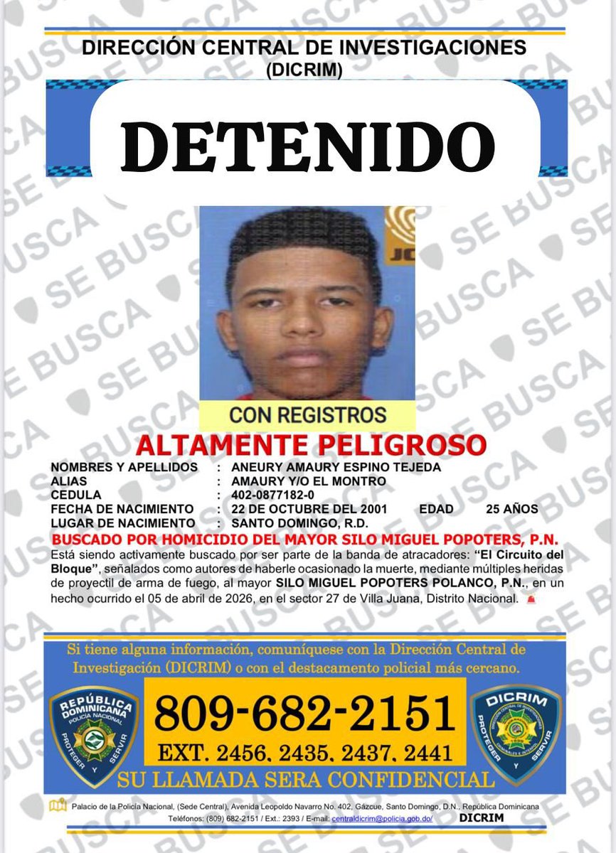 PoliciaRD's tweet photo. Ante las labores de búsqueda e investigación.

Se entregan a la Policía Nacional otros dos antisociales vinculados a muerte de mayor de la institución en Villa Juana, DN.

La Policía Nacional informó que se entregaron dos de los prófugos señalados como integrantes de la banda delictiva “El Circuito del Bloque”, vinculada a la muerte de un oficial superior en el sector Villa Juana, Distrito Nacional.

Se trata de José Miguel Guillermo de Jesús (a) “Nota Alta y/o Tabaquito” y Aneury Amaury Espino Tejeda (a) “El Montro”, quienes se presentaron la tarde de este lunes en la sede del Palacio de la Policía Nacional, acompañados por representantes del Comité Dominicano de los Derechos Humanos, encabezados por su presidente Virgilio Almánzar, así como por familiares.

Ambos individuos fueron recibidos por el vocero de la institución, coronel Diego Pesqueira, quien, en nombre de la Dirección General de la Policía Nacional, dirigida por el mayor general Andrés Modesto Cruz Cruz, garantizó el respeto a sus derechos fundamentales y el debido proceso conforme a lo establecido en la Constitución y las leyes.

Se recuerda que por este caso se encuentra detenido Dalgwig David Valdez Marte, mientras que el cabecilla de la banda Yeison Nivar Pérez (Mandrake), cayó abatido el domingo al enfrentar una patrulla policial en el Ensanche Luperón.

La institución del orden indicó que los detenidos serán puestos a disposición del Ministerio Público para los fines legales correspondientes, mientras continúan las investigaciones en torno al caso, con el objetivo de apresar a los demás implicados y esclarecer totalmente los hechos.

📰 Amplíe: https://t.co/BqG3rFG748