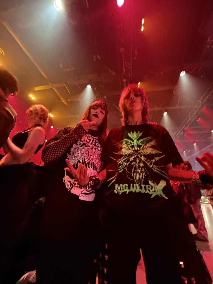 pilotkelsonirl's tweet photo. i love @machin3gir1 and @CATDOTFLP 💚💚💚💚💚💚💚 https://t.co/HlnPjhJwNv