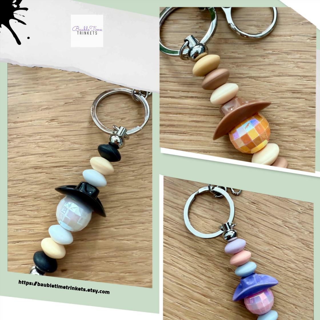 BaubleTime's tweet image. Get the party started with our Beaded Cowboy Hat Disco Ball Keychain! Handmade and stylish for just $12.00—fun flair for any bag! #HandmadeJewelry #KeychainMagic

Shop Now etsy.com/listing/436465…