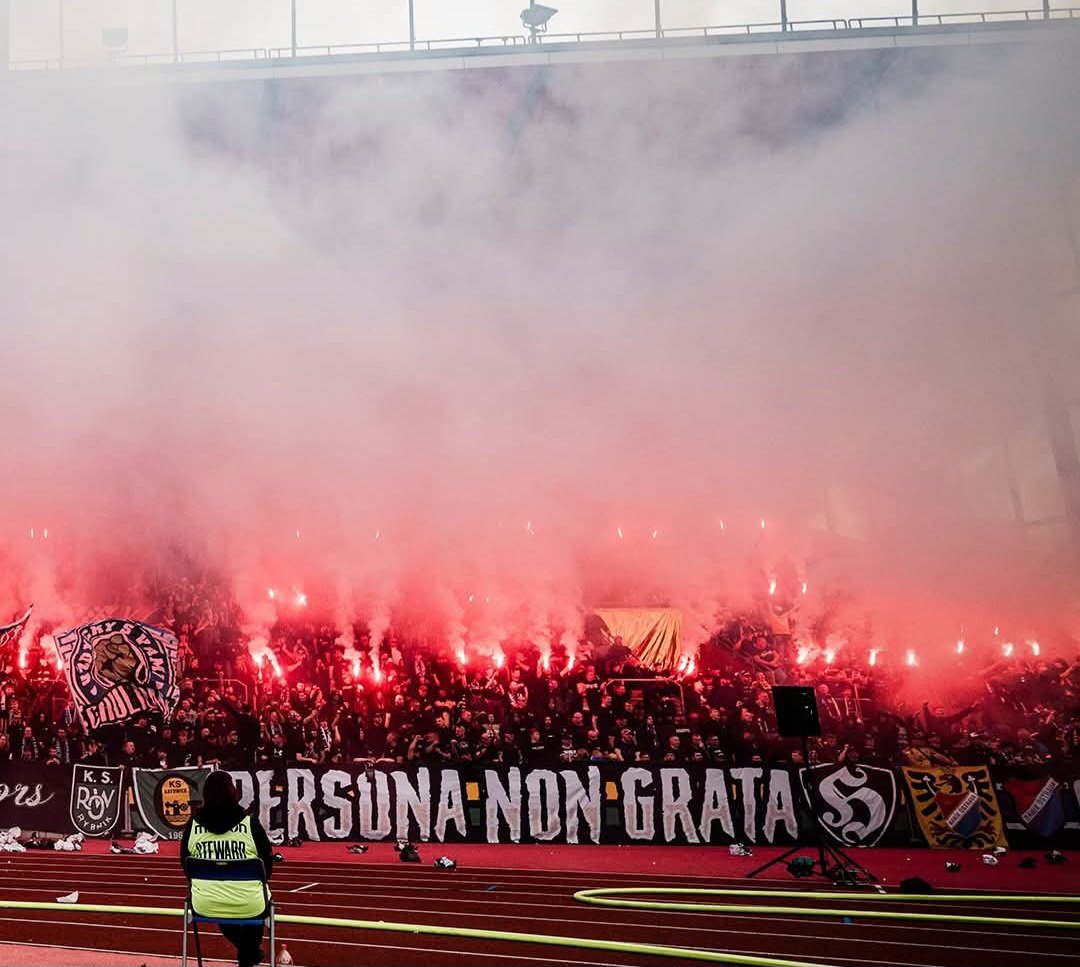 𝕊𝕋𝔸ℕ𝔻 𝕐𝕆𝕌ℝ 𝔾ℝ𝕆𝕌ℕ𝔻 👊 tweet media