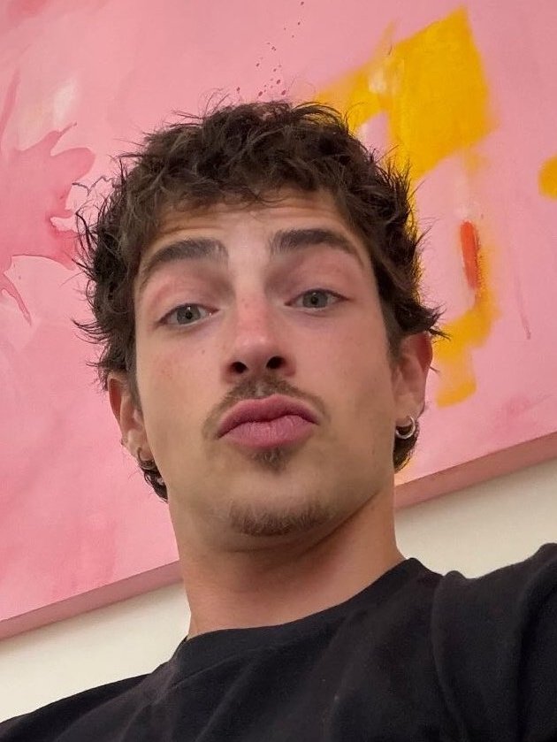 manuriosbrasil's tweet photo. Ele de bigode e cavanhaque... 😮💨 https://t.co/Sj0BmcNQCH