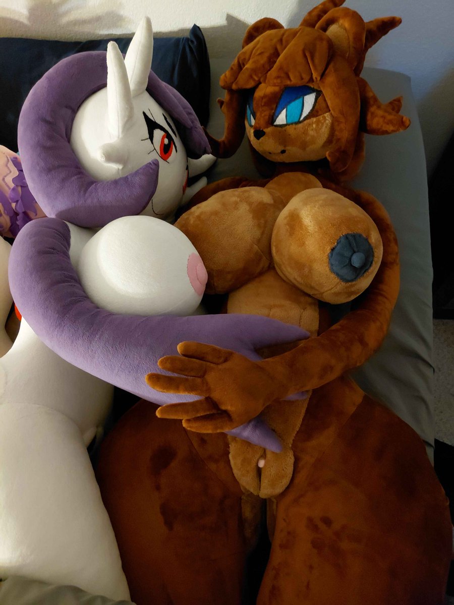 HentaiXeno tweet media