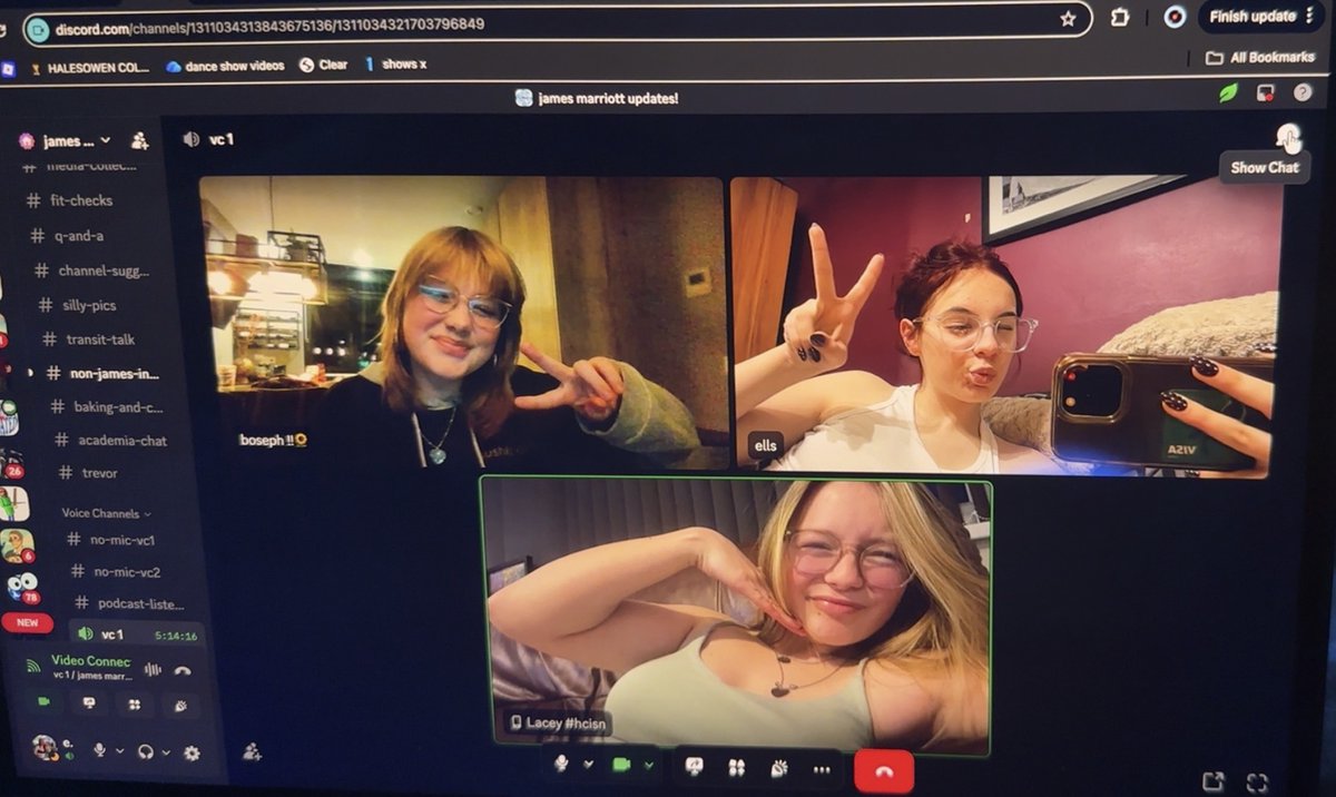 ells bells tweet media