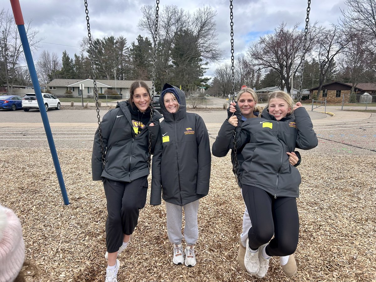 UWSP W Basketball tweet media