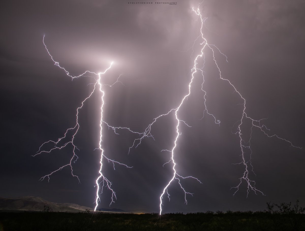 Becca_Furnish's tweet image. New Never before seen lightning photo time? 
YES! 
#azwx #lightning #storm #azmonsoon
