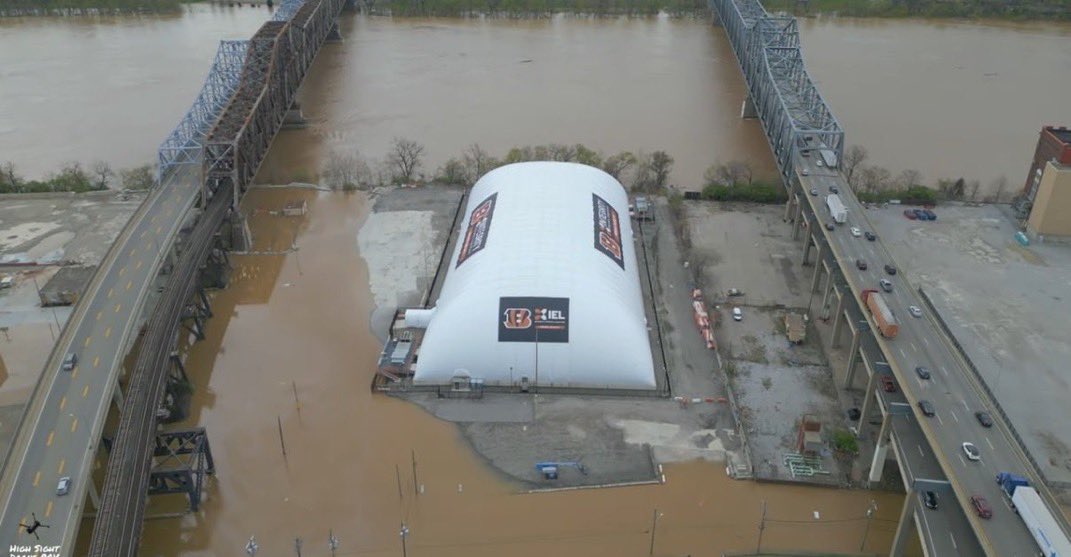 D ⚡️ tweet media