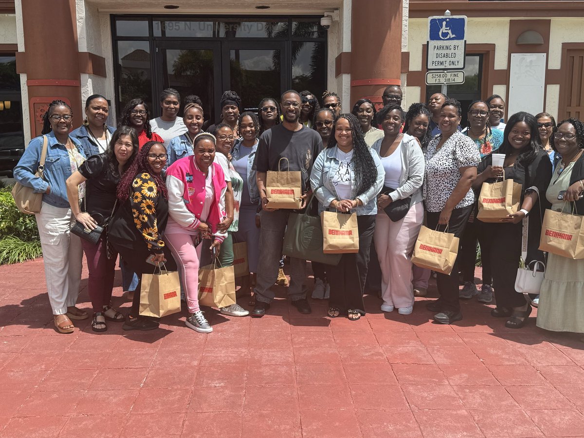 AP_Brown21's tweet photo. Feeling incredibly grateful for my amazing staff @CastleHillElem for treating me to Benihana to kick off Assistant Principal’s Week! Your kindness and thoughtfulness mean more than you know. I’m lucky to lead such an awesome team! https://t.co/ioMeTnolfL