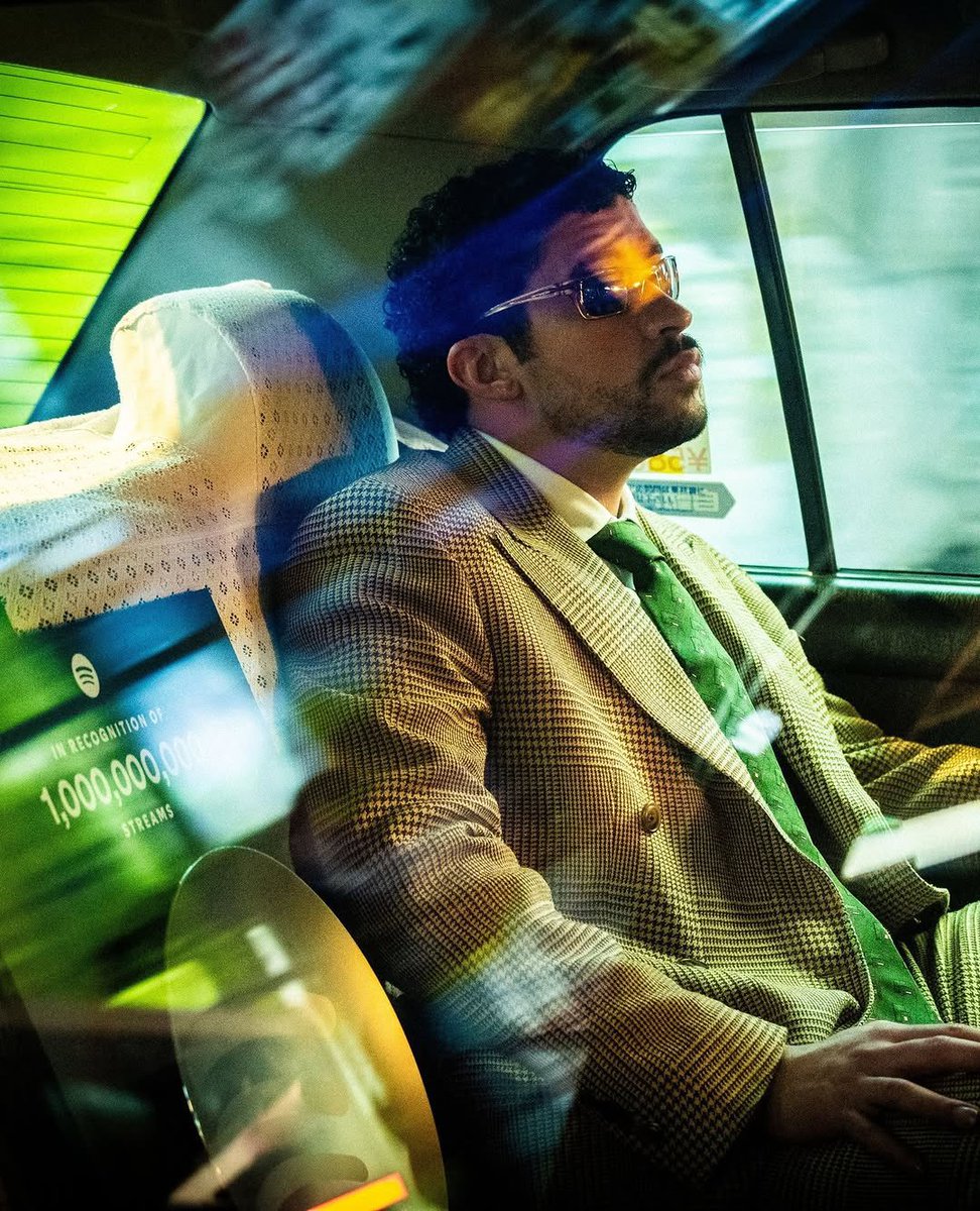 Access Bad Bunny tweet media