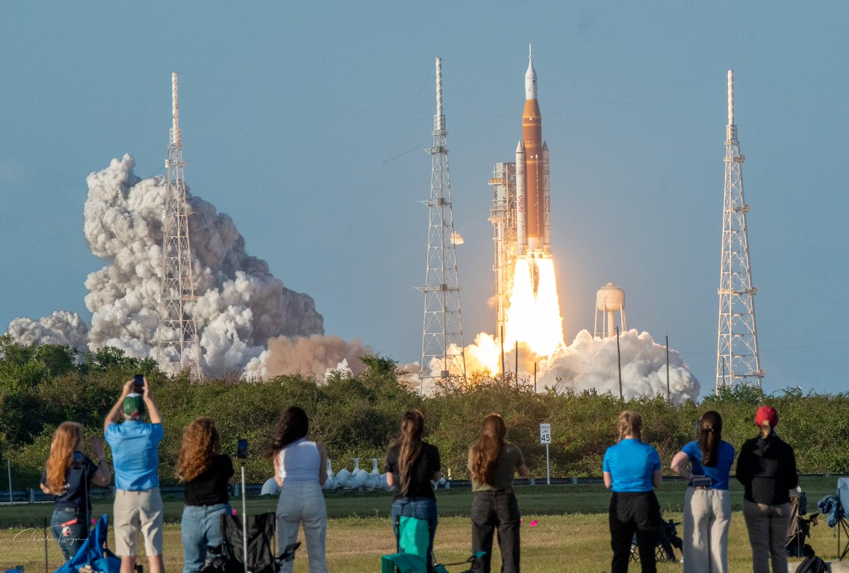 charlesboyer's tweet photo. @NASASocial - I believe these were attendees from your group, standing by the Turn Basin last Wednesday. If so, I'd really love to get a copy to the people in this shot. https://t.co/7LaeYsQhDV