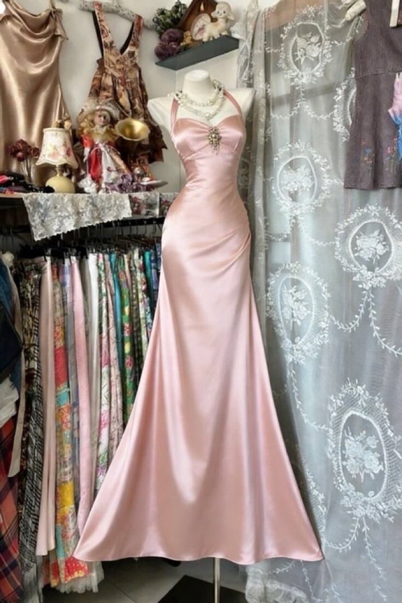revesrosess's tweet photo. 90s vintage pink satin https://t.co/5ibX6vWSSy