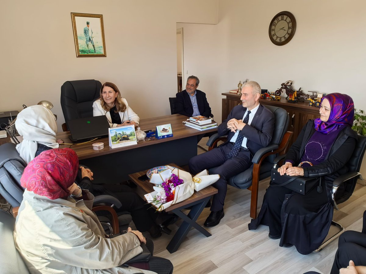 akgencgebzee's tweet photo. Kocaeli Milletvekilimiz Radiye Sezer Katırcıoğlu,İlçe Başkanımız Recep Kaya, Gençlik Kolları İlçe Yöneticimiz Berat Güvendi ve yönetimimizle birlikte Özel Gebze İş Makinaları Eğitim Kurumu Arzu Özhor’u ziyaret ettik.

#akgençgebze
#markagençlik https://t.co/Kuu72R30tN