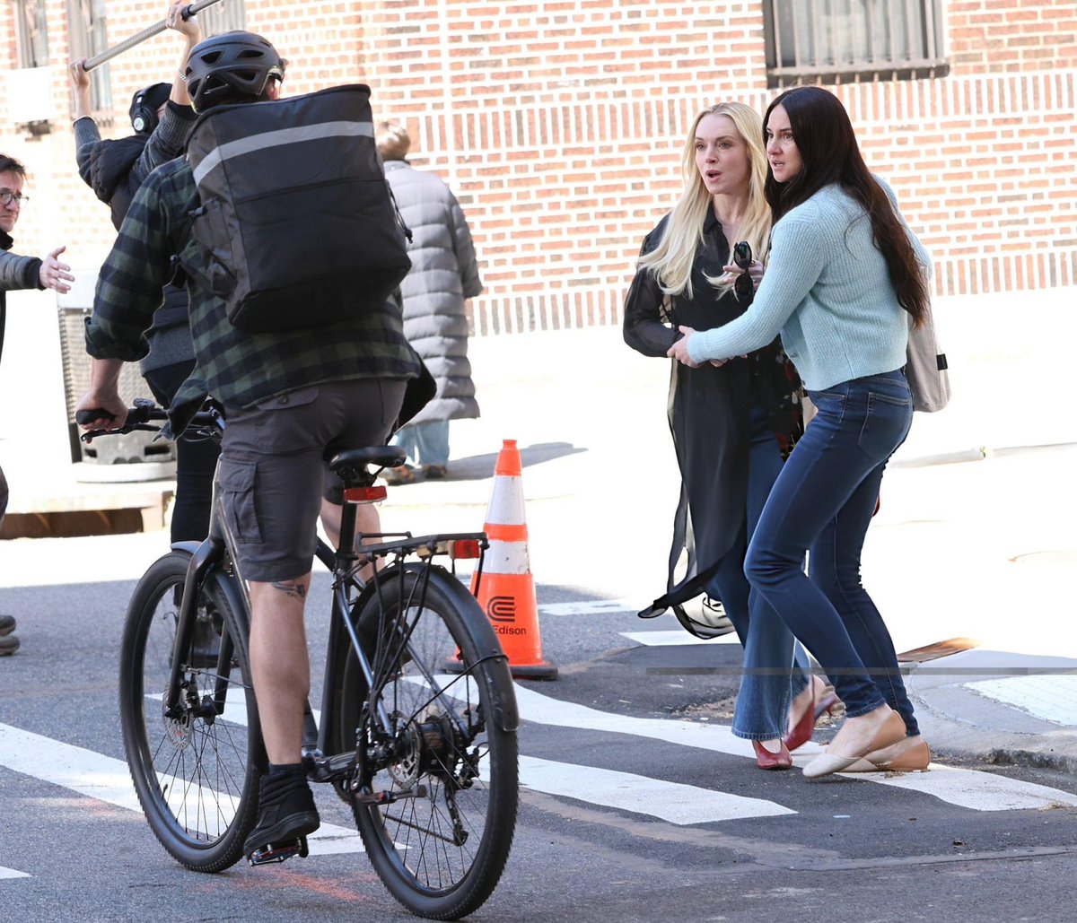 Lindsay Lohan Fansite tweet media