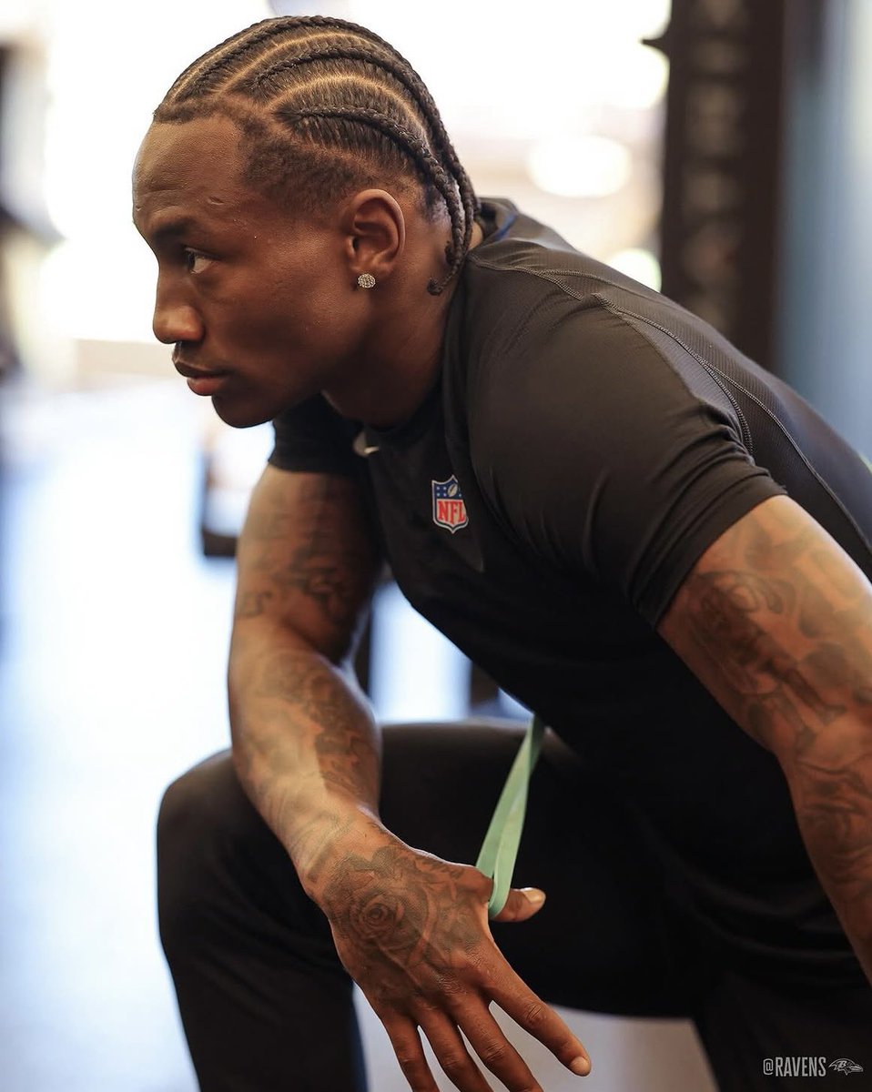 elletalksravens's tweet photo. Hope EDC extends Lamar and Zay while they both in the building this offseason 
📸: @Ravens https://t.co/diJDHDlqGk