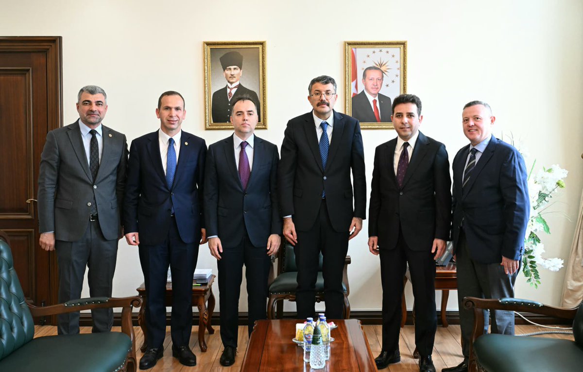 salihcora's tweet photo. İçişleri Bakan Yardımcılarımız Sn Bülent Turan bey , Ali Çelik Bey ve Kübra Güran Yiğitbaşı hanımefendiyi makamında ziyaret ettik.

Samimi sohbetleri, ilgi ve alakaları için çok teşekkür ederiz.

Görevlerinde üstün başarılar dilerim.
@turanbulent 
@valialicelik 
@kubrayigitbasi https://t.co/6omIMKKHVP