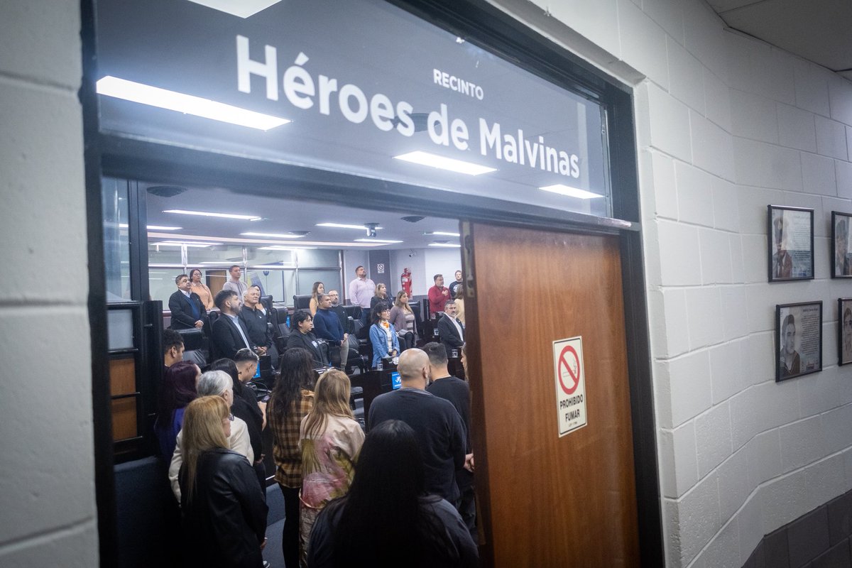 QuilmesHCD's tweet photo. Sesión especial en el @hcdquilmes |  Día del Veterano y los Caídos en Malvinas

Rendimos homenaje a nuestros héroes y nos comprometimos como cuerpo a seguir malvinizando en cada rincón de nuestro distrito. Gracias @veteranosquilmes por acompañarnos. https://t.co/MIXcQDpIyQ