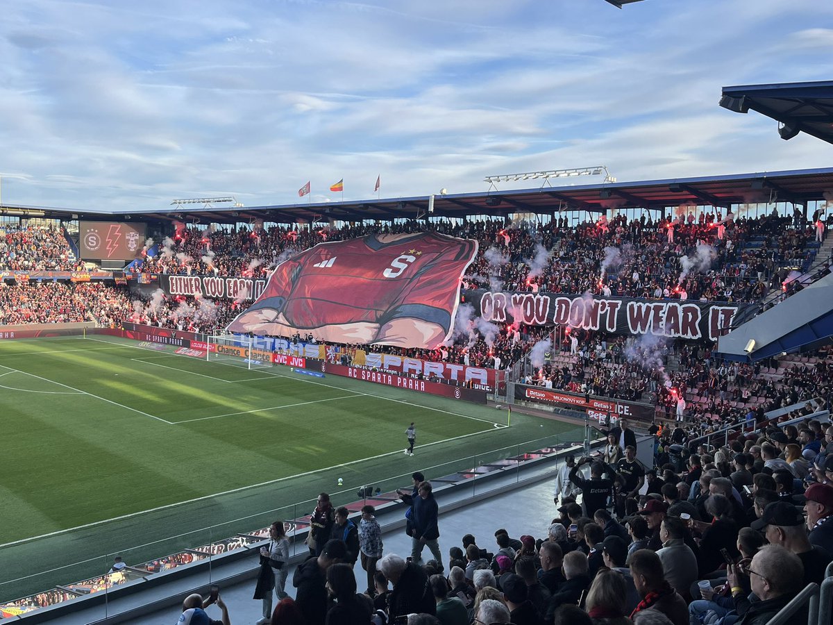 cornemuseman's tweet photo. #sparta #praha 
Victoire 2/0 à domicile 
Belle ambiance 
#groundhopping https://t.co/65CfjsXTXf