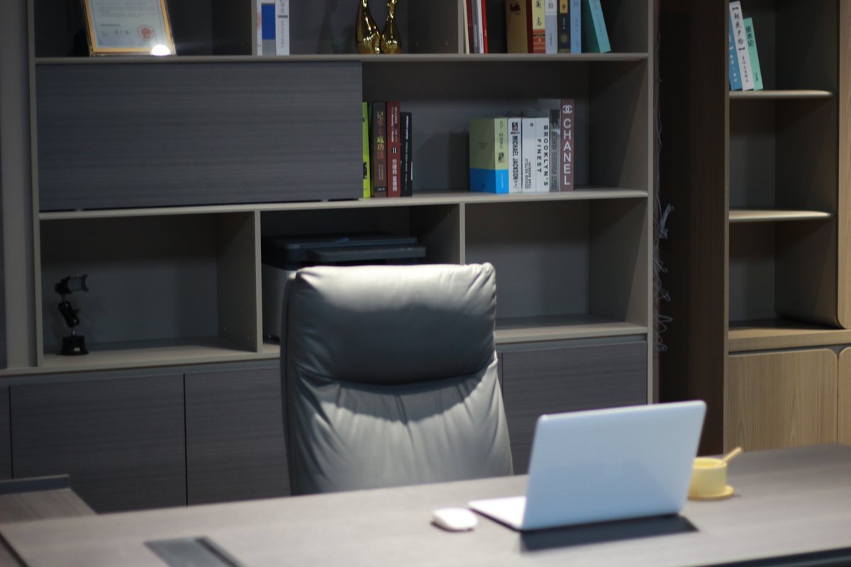 nadeaubrian772's tweet photo. "Elevate your workday with a clutter-free desk!  A potted succulent, sleek laptop stand, and labeled organizers = focus + calm. Small tweaks = big productivity wins. What’s your desk must-have" https://t.co/JK40EzdyJj