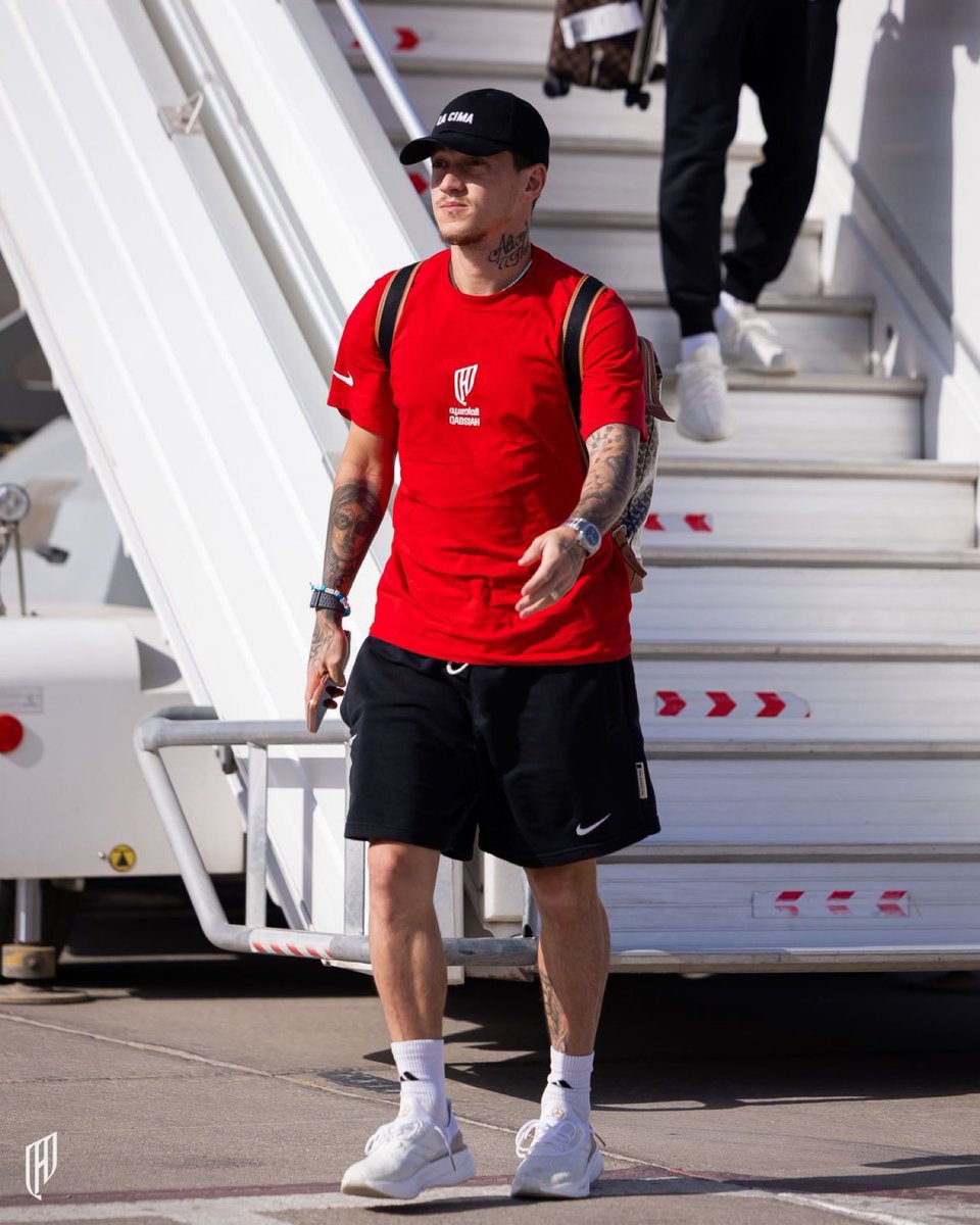 عمرو tweet media