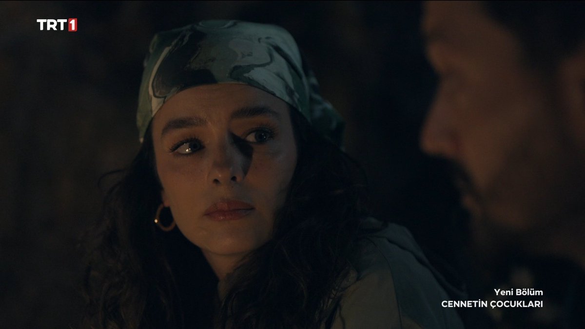 diziitakipcisii's tweet photo. Kamil &amp; Zeynep’i izlerken yüzümde istemsiz bir gülümseme oluşuyor ya... Burak Serdar Şanal &amp; Buse Meral harika bir uyum yakalamış. Hikayeleri de sarıyor, bırakmıyor. 🤌🏻

#cennetinçocukları https://t.co/UPWPUrsQZA