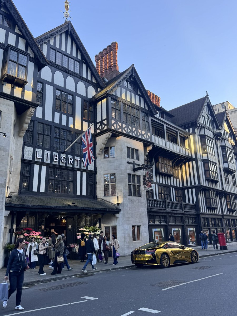 _hxrrybxtt's tweet photo. London in the sunshine is unbeatable. Whenever I feel down, I feel grateful to live somewhere where this is on my doorstep 🇬🇧 https://t.co/u0agySXfRN