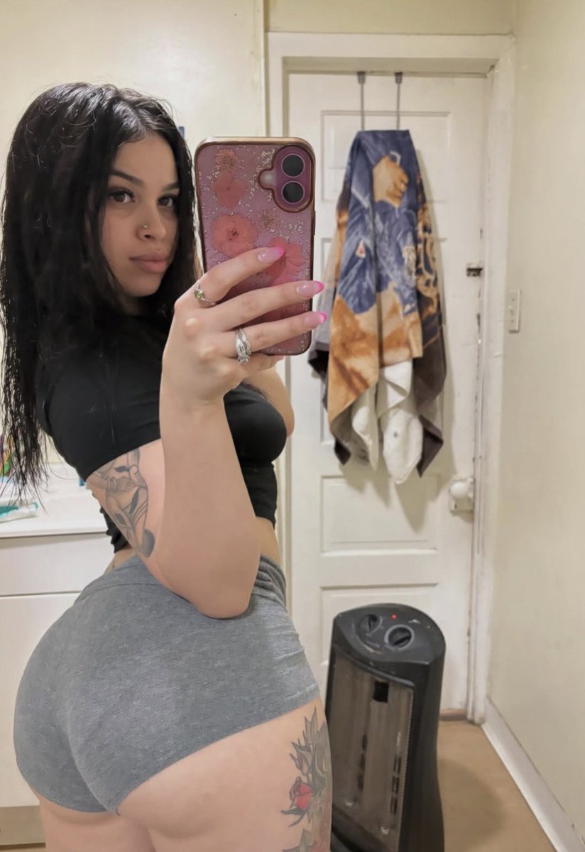 melissa_tera's tweet photo. Selfie https://t.co/0asdXMdDyB