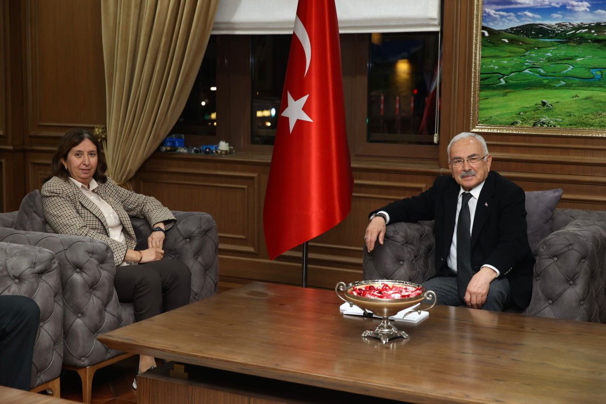 mhilmiguler's tweet photo. 27. Dönem Sivas Milletvekilimiz ve AK Parti Genel Merkez Yerel Yönetimler Başkan Yardımcımız Semiha Ekinci’yi, AK Parti Ordu İl Başkanımız Samet Özdemir’i, Perşembe Belediye Başkanımız Cihat Albayrak’ı ve kıymetli teşkilat üyelerimizi belediyemizde ağırlamaktan büyük memnuniyet duydum.

Nazik ziyaretleri ve kıymetli fikir paylaşımları için kendilerine teşekkür ediyorum. Hep birlikte Ordu’muz ve ülkemiz için gayretle çalışmaya devam edeceğiz.