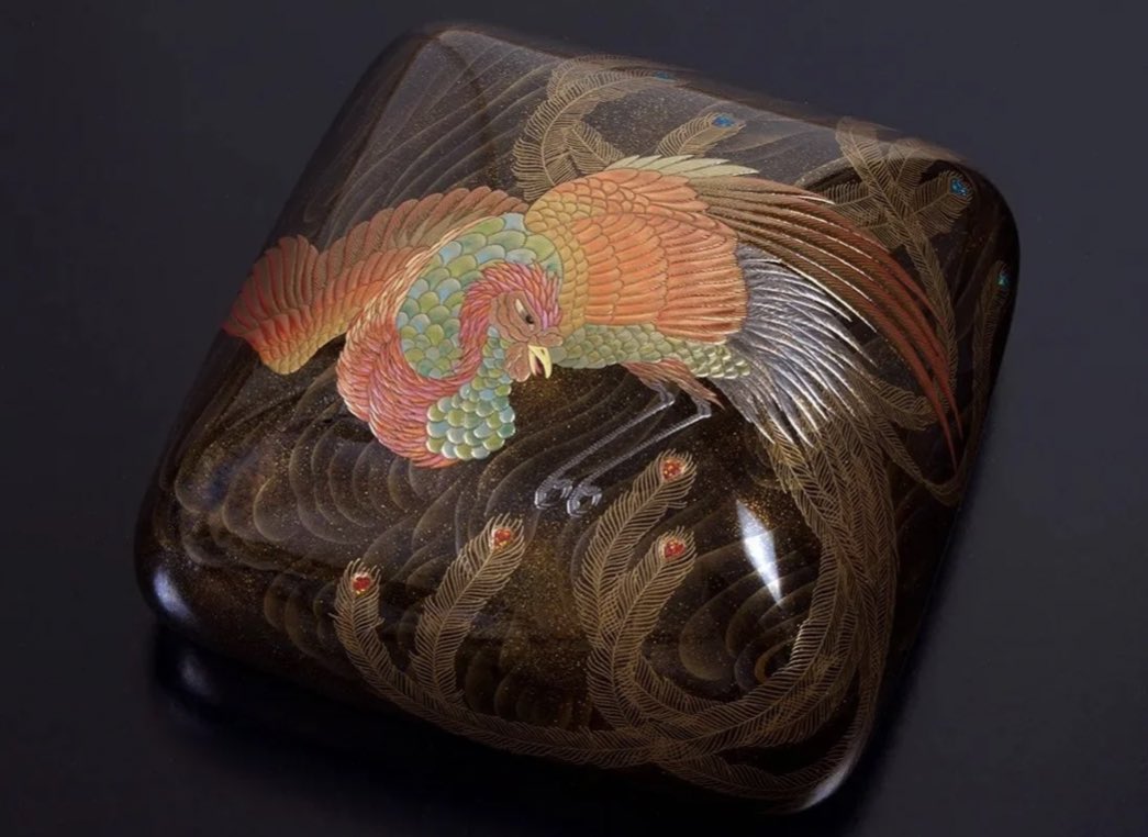 exomeusmaridos's tweet photo. @embroidered_UA @MutsuGin @BiancoDavinci He was a master painter of religious icons. When he saw the Asian miniatures, he was inspired by the idea of using a small, lacquered support to apply his own millennial egg and gold quenching technique, which had existed in Russia for centuries in churches.Does it look the same? https://t.co/ye0ypSFj7k