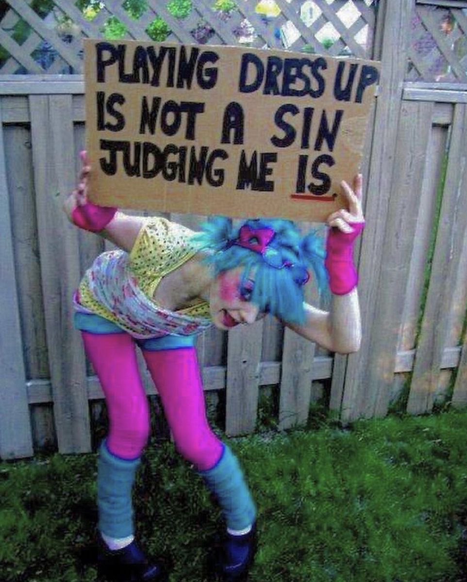 ( • _ // ) tweet media