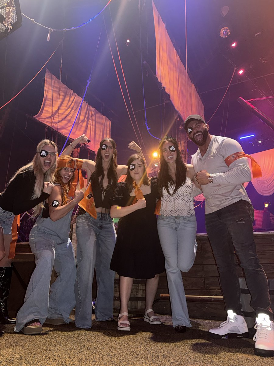 CHELSEA GREEN tweet media