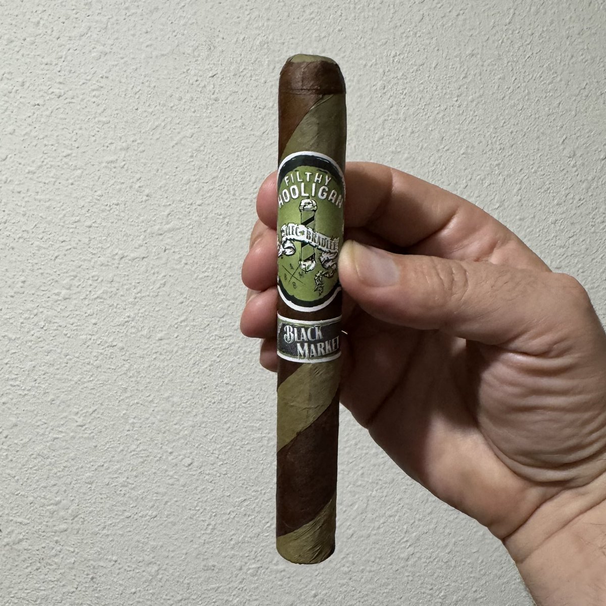 JacobWischoff's tweet photo. Filthy Hooligan Black Market by Alec Bradley. #AlecBradleyCigars #Cigars #FilthyHooligan https://t.co/pu0tJ1WVL3