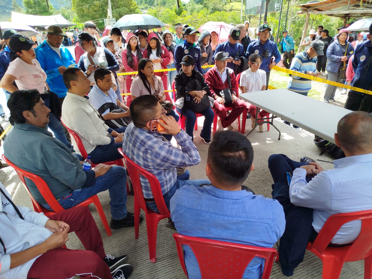 radiolibertad3's tweet photo. Se adelanta una mesa técnica en Totoró con la participación del alcalde, la Gobernación del Cauca y la Secretaría de Educación, con el objetivo de lograr acuerdos con la comunidad educativa de la Institución Técnica Empresarial Francisco José de Caldas. https://t.co/OYh9mKeQra