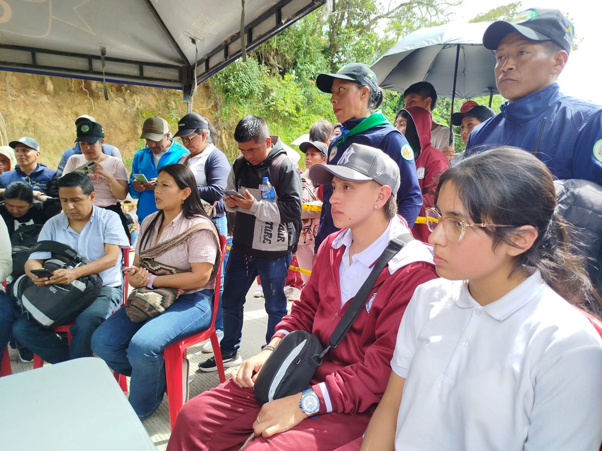radiolibertad3's tweet photo. Se adelanta una mesa técnica en Totoró con la participación del alcalde, la Gobernación del Cauca y la Secretaría de Educación, con el objetivo de lograr acuerdos con la comunidad educativa de la Institución Técnica Empresarial Francisco José de Caldas. https://t.co/OYh9mKeQra