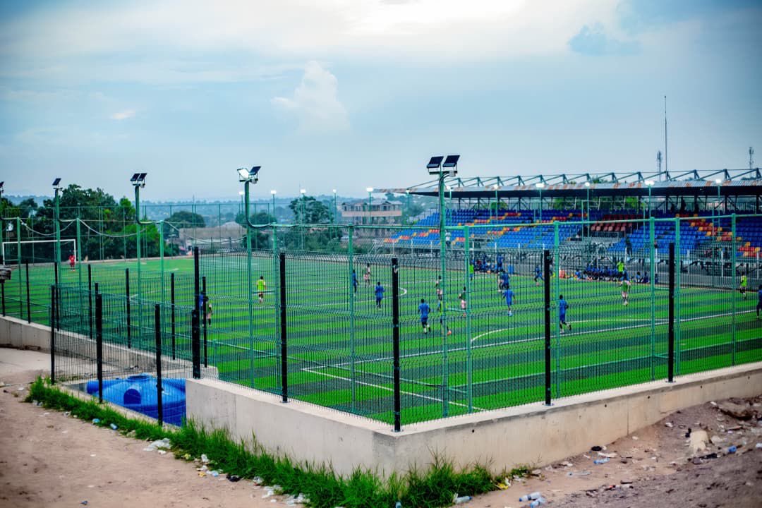 « Le développement véritable naît de l’alliance entre une vision éclairée, une planification rigoureuse et une exécution disciplinée », dit-on.

Natif de Kinshasa, le député national élu du territoire de Miabi, <a href="/nskazadi/">Nicolas Kazadi</a> , a honoré ce lundi 6 avril 2026, le terrain du Groupe