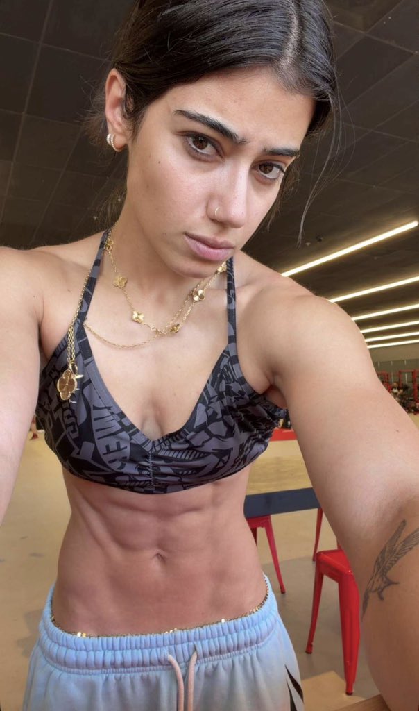 AddictedGooner tweet media