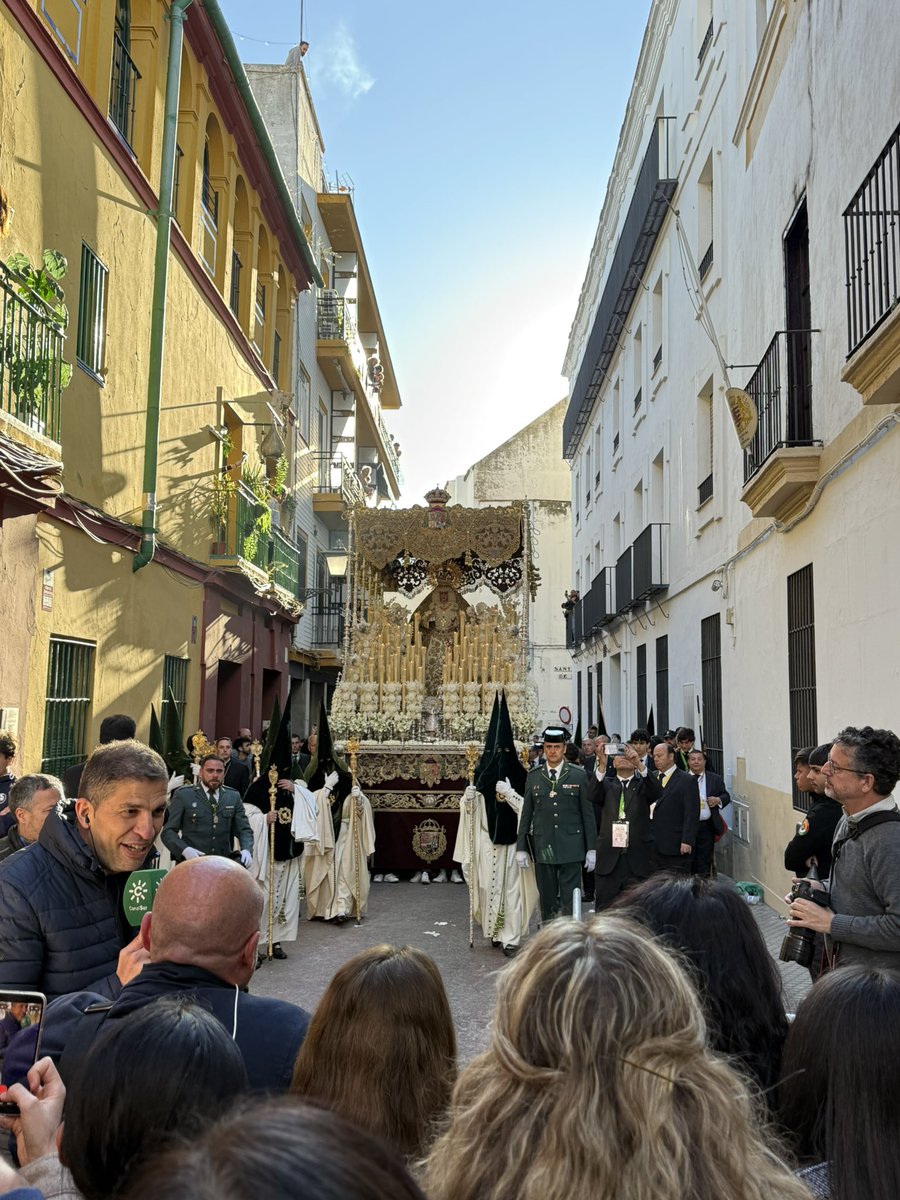 Enserio, no puedo salir de aquí.