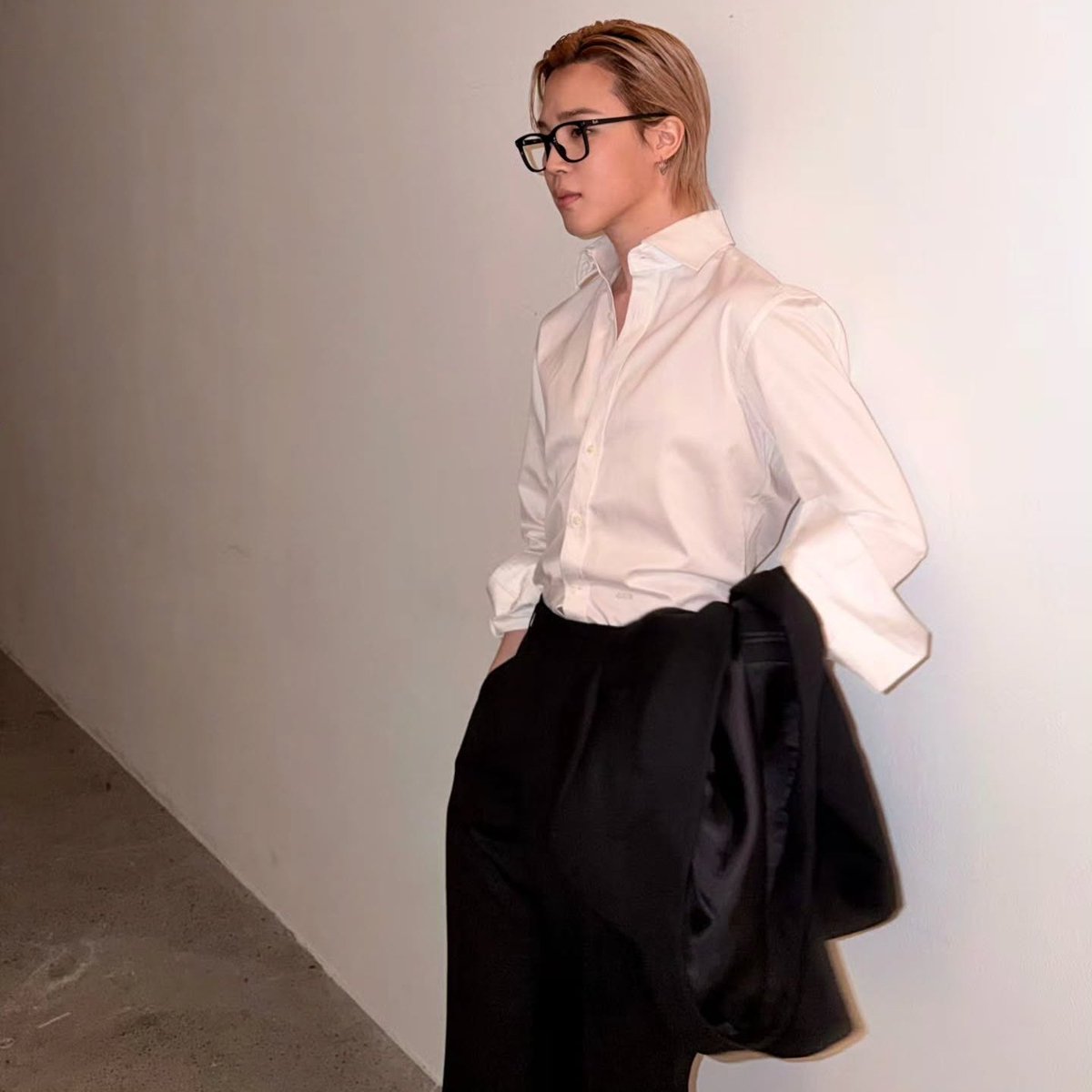 mikrokosmos 🐈⬛🐾 tweet media