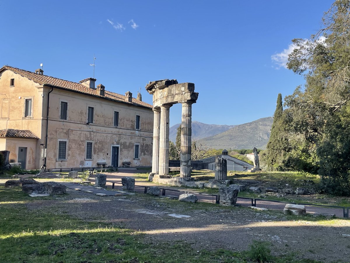 roberto_rlnrrt's tweet photo. Un imperiale we pasquale a Roma e dintorni: Villa Adriana e Villa Torlonia. https://t.co/V4YSQzyYlR