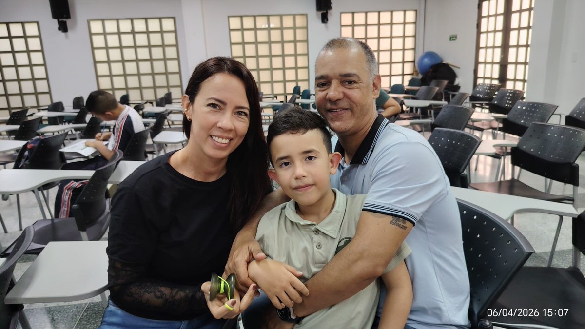Metrosalud's tweet photo. ¡La voz de la comunidad transforma la salud!
Estamos en #Castilla- #Comuna5 evaluando los programas de ortodoncia y salud visual del #PresupuestoParticipativo2025.
#Hoy los protagonistas son los niños y sus familias, quienes nos cuentan cómo estos procesos han cambiado sus vidas. https://t.co/QTl3Qje6at