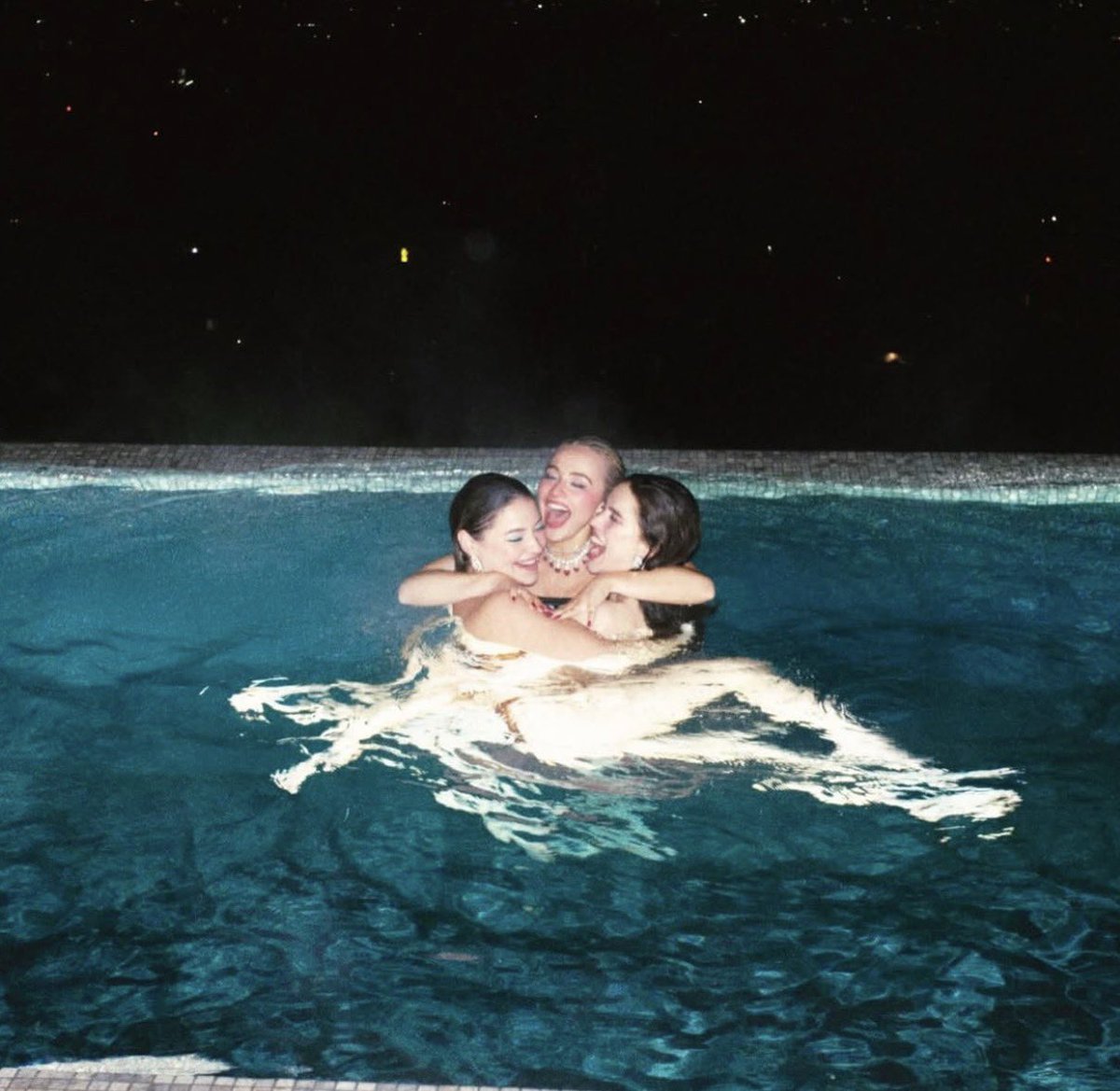 CineFlashX tweet media