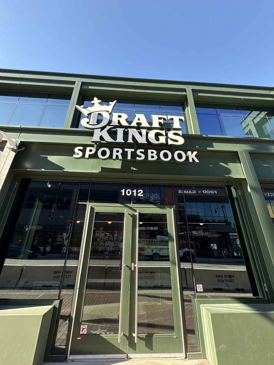 helmet girl tweet media