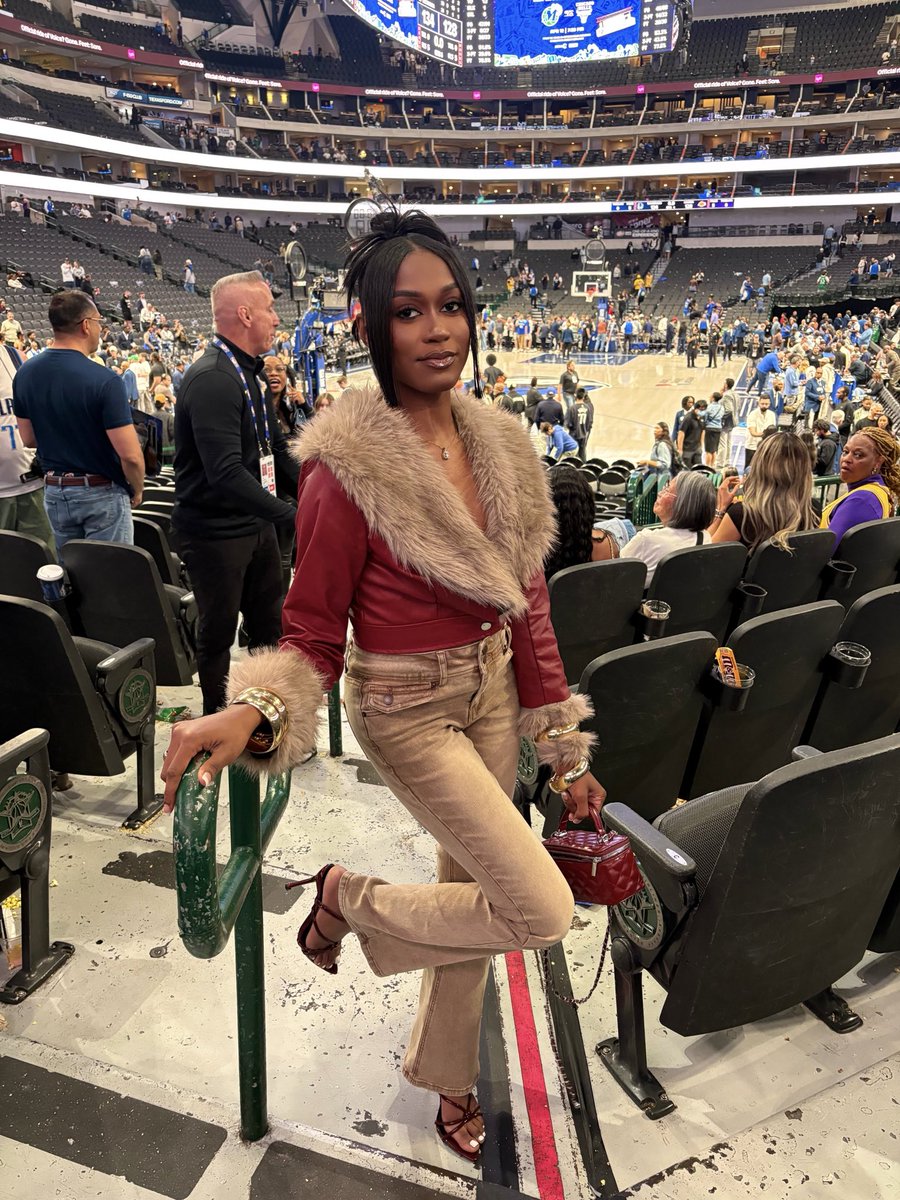 _ChynaaaDolll's tweet photo. The Ball’s Always In My Court ⭐️ https://t.co/LmTGEnQL1l