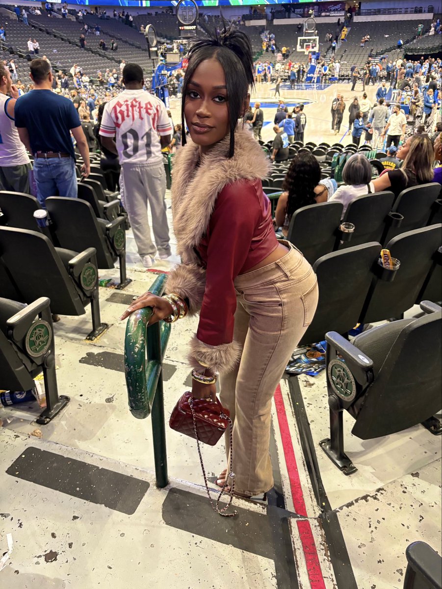 _ChynaaaDolll's tweet photo. The Ball’s Always In My Court ⭐️ https://t.co/LmTGEnQL1l