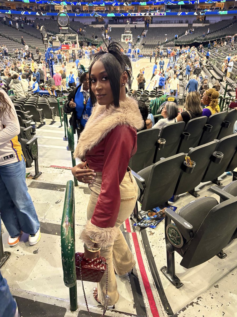 _ChynaaaDolll's tweet photo. The Ball’s Always In My Court ⭐️ https://t.co/LmTGEnQL1l