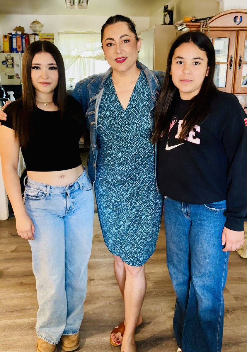 CHIPLE, CHULA Y CABRONA💛🐝 tweet media