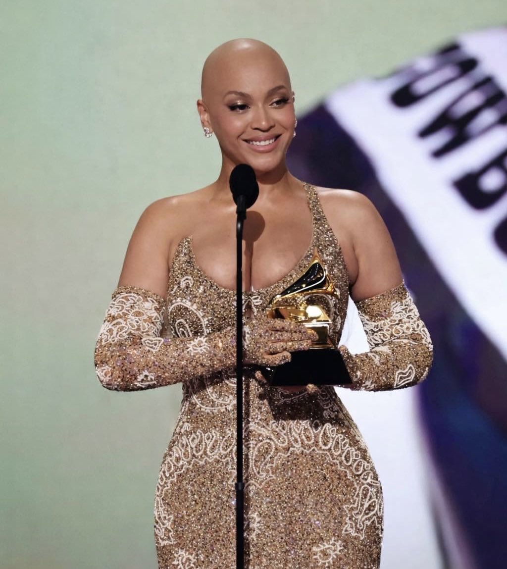 ѕσℓαηgє 🐝 tweet media