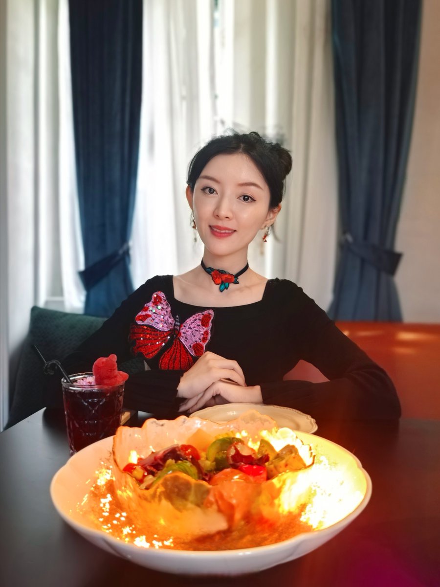 Amy Robbins tweet media